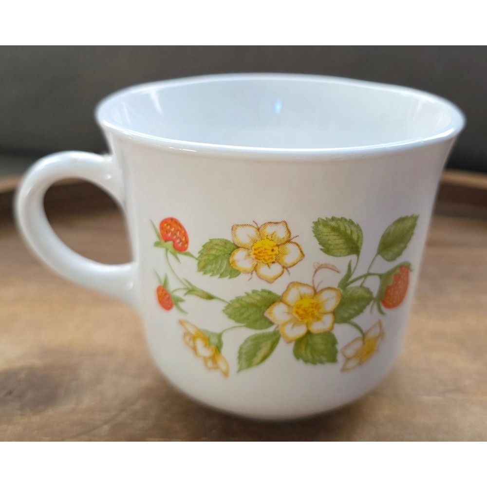 Corelle Wildflower Coffee Mug Tea Cup Vintage Corning Vitrelle Strawberry Flower